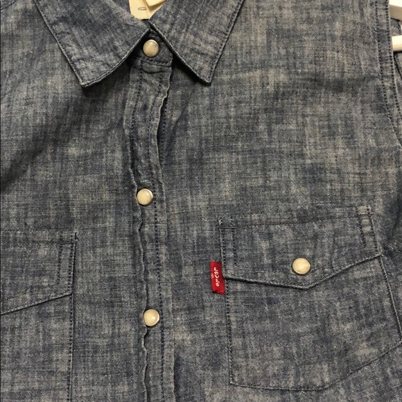 Levi’s Button Up Shirt - Picture 4 of 5
